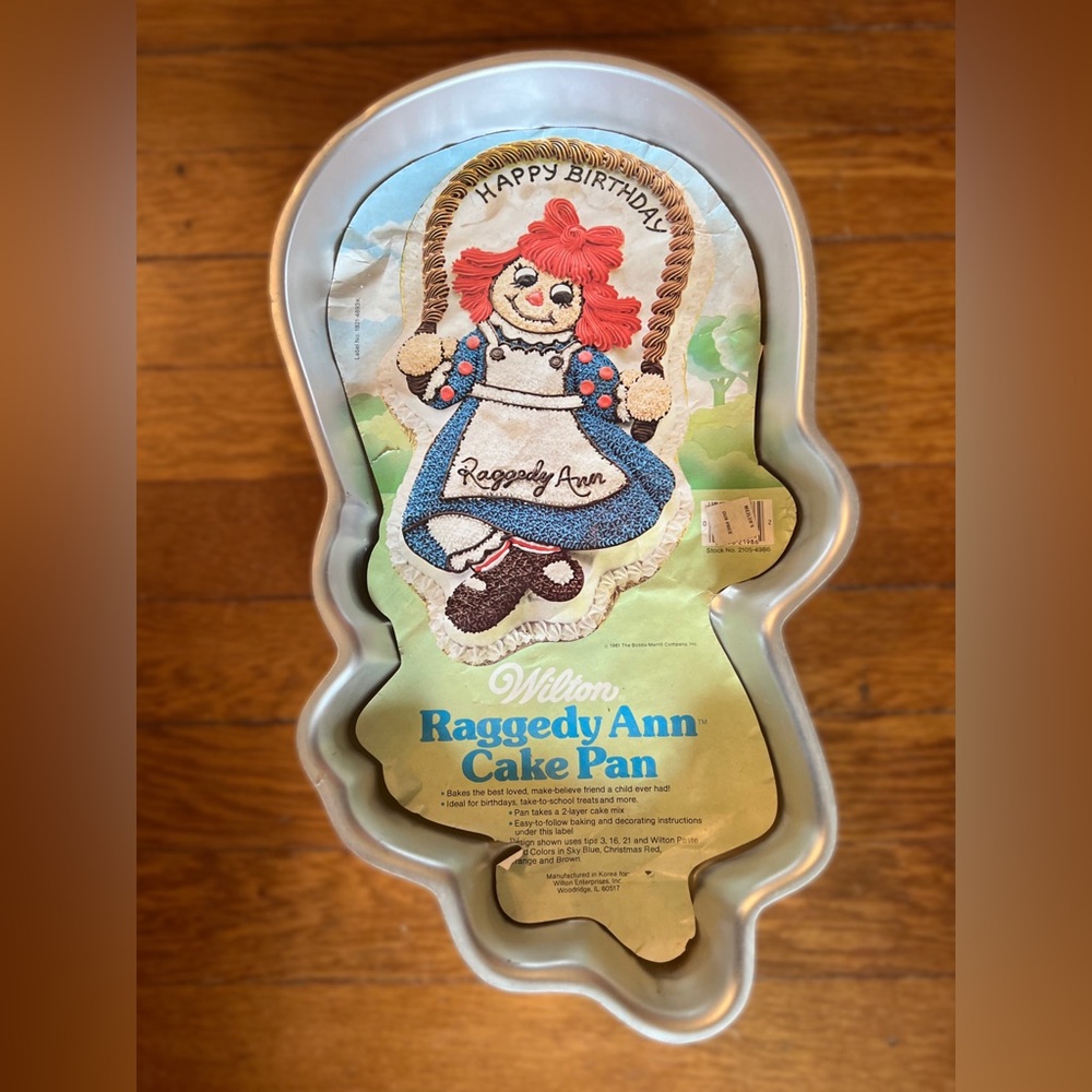 Vintage Wilton Raggedy Ann Cake Pans with Colorful Insert - Picture 5 of 5